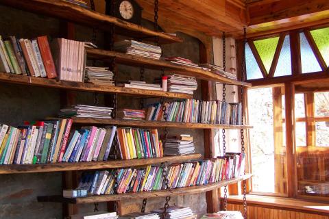 Jungle Lore Birding Lodge Library